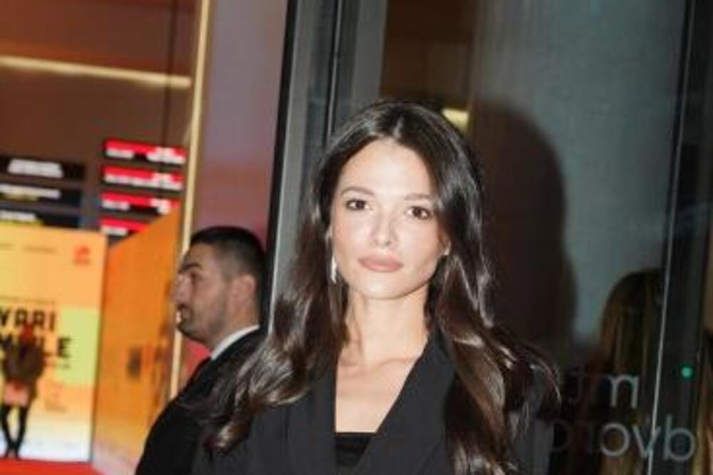 ZAŠTO JE SINOĆ CEO BEOGRAD GLEDAO SAMO U MIU? Bjelogrlićeva ćerka IZDOMINIRALA, ima noge za ZLATNU medalju!