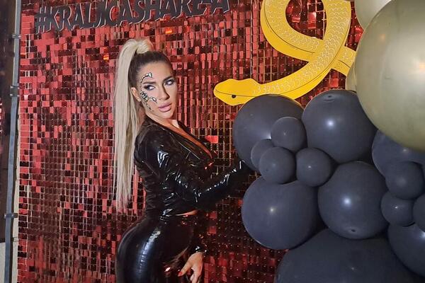 JOVANA JEREMIĆ SVE ŠOKIRALA NA PROSLAVI ROĐENDANA: Pokazala tortu,, a onda OTKINULA VRH, ovako je SVIMA ZAPRETILA