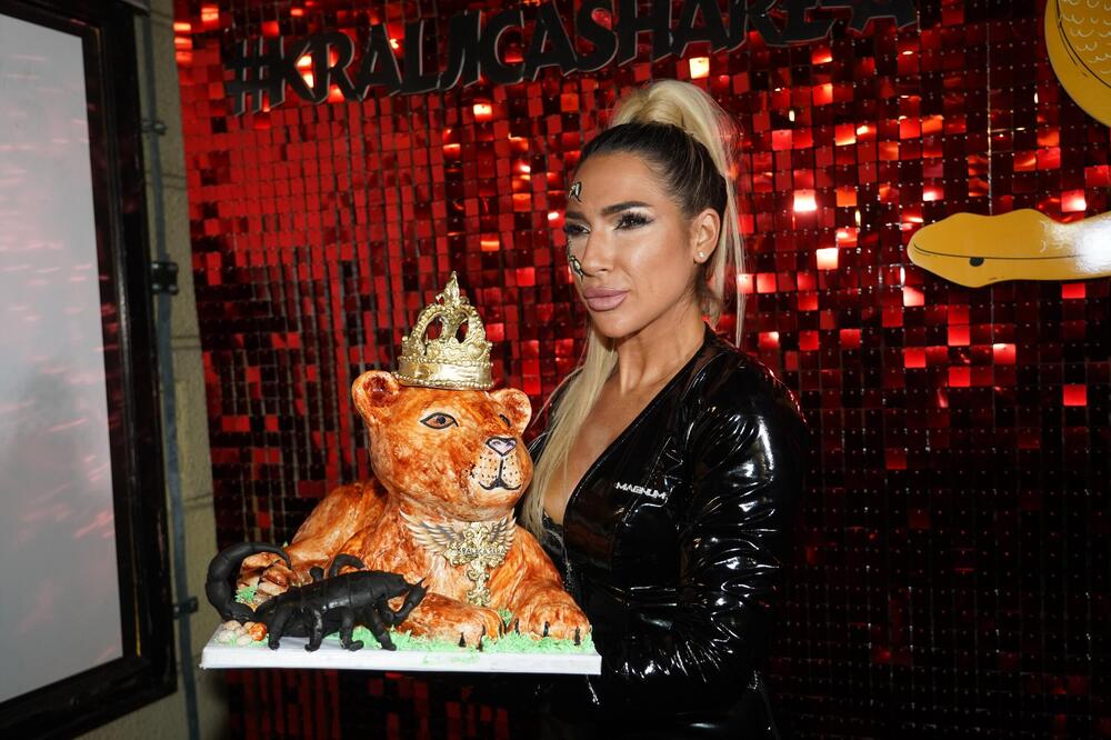 JOVANA JEREMIĆ DOBILA POKLONE U VREDNOSTI JEDNOG JAČEG AUTOMOBILA: Pljušte BRENDOVI i ZLATO, ima se može se