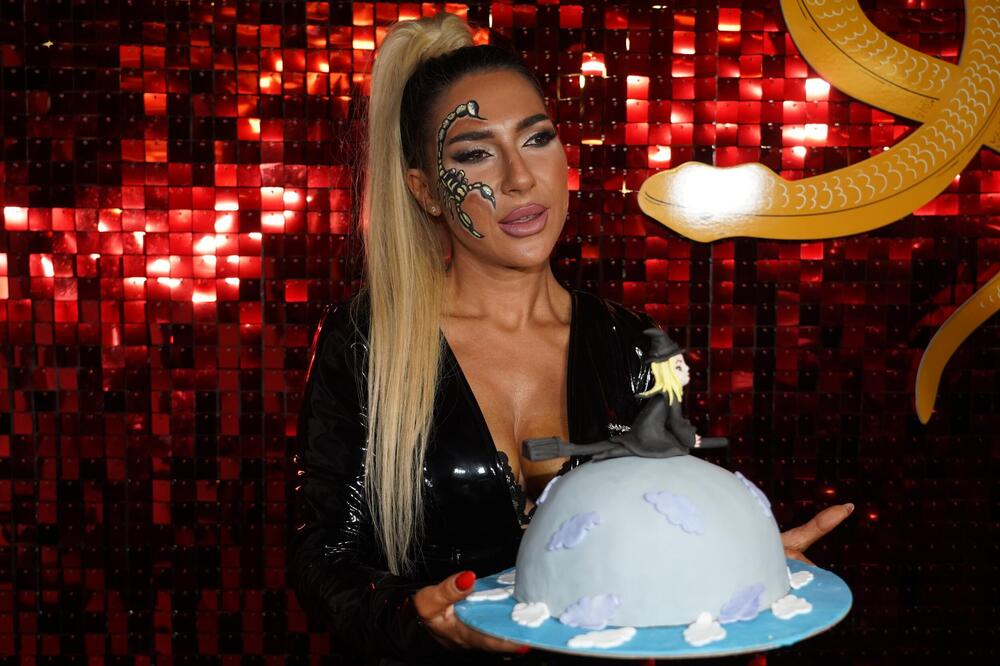 BIVŠI MUŽ STIGAO NA ROĐENDAN JOVANE JEREMIĆ: Političar se fotka sa njenom MAJKOM, odnosi nikad bolji