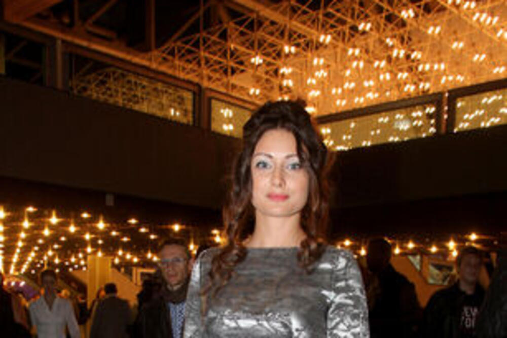 LEPA MILJANA BLISTA U 7. MESECU TRUDNOĆE: Pojavila se u ELEGANTNOJ HALJINI i sve zasenila svojim izgledom