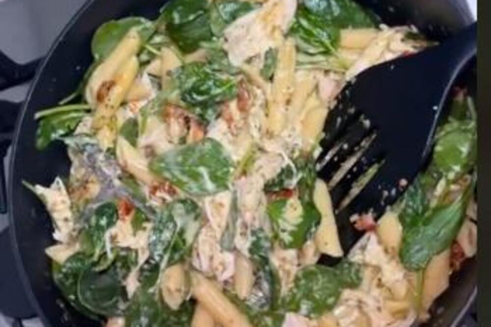 KUPILA JE KESU SPANAĆA, A ONDA JE NAŠLA NEŠTO ŠTO JOJ JE ZGADILO ŽIVOT: Kad je ISPALO iz kese, umalo nije POVRATILA