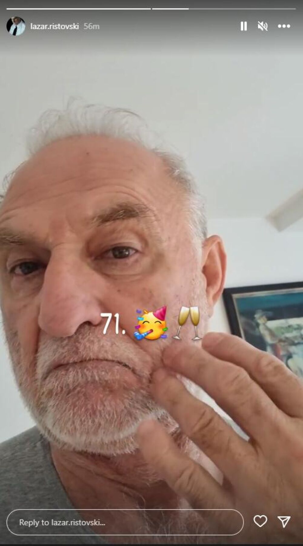 Lazar je objavio video na kom se dodiruje po licu i opipava bore, a onda u jednom trenutku govori