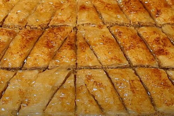 STARE MAKEDONKE PRAVE NAJSOČNIJU BAKLAVU: Trik je u 3 sastojka - recept bolji i od bosanskog