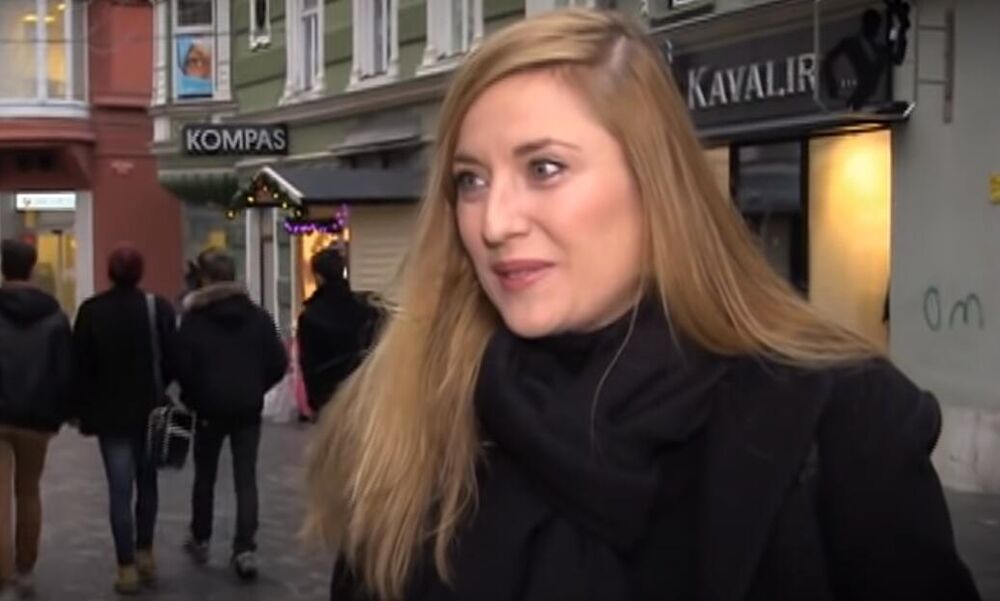 Pozorišna publika je u prilici Natašu da gleda u teatru