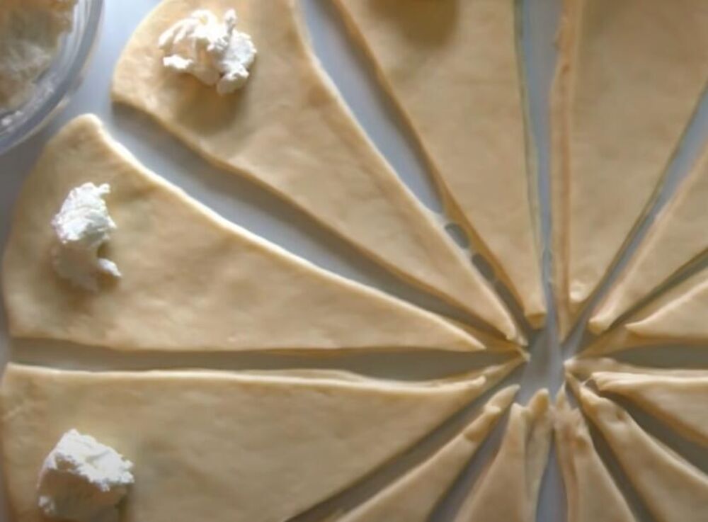 Filovanje kiflica sa sirom