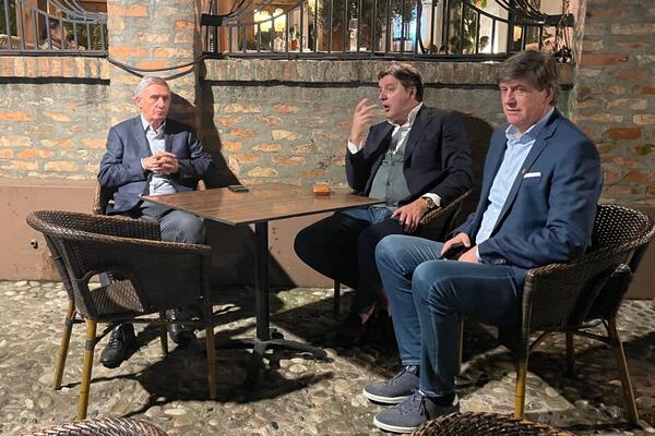 SVETISLAV PEŠIĆ, DEJAN BODIROGA I ŽARKO ZEČEVIĆ: Jedan od njih je postao "SKADARLIJSKI BOEM", a onda i zapevao...