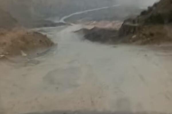 PALO 25 LITARA KIŠE U POLA SATA, A I DALJE TOPLO: Snažno nevreme brzo došlo u REGION, a NAJGORE tek sledi (VIDEO)