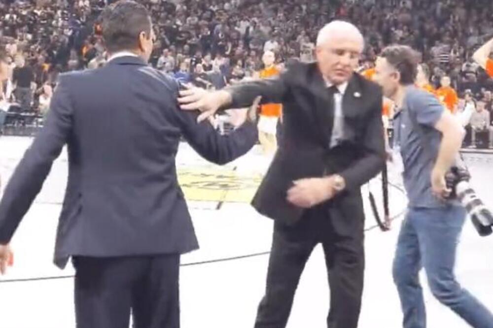 SVI SU GLEDALI U SFEROPULOSA I OBRADOVIĆA: Pogledajte kako su se pozdravili VELIKI RIVALI! (VIDEO)