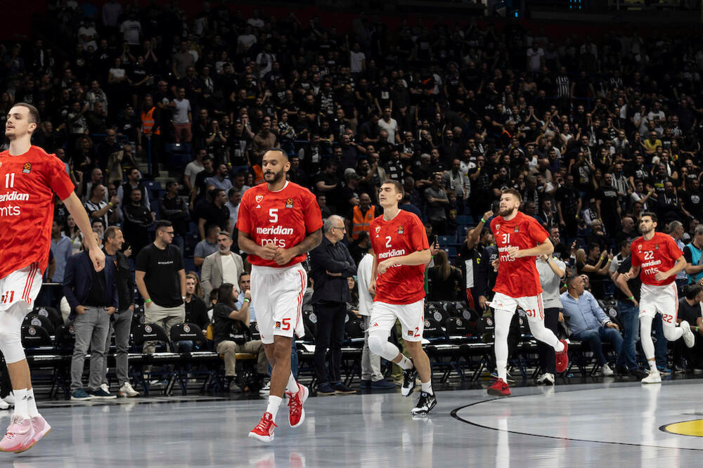 ČUDO U ŠTARK ARENI: Grobari podržali Delije! (FOTO)