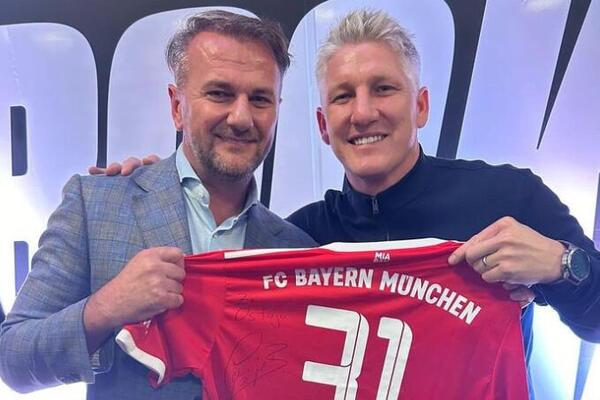 PREDSEDNIK PARTIZANA SLAVI U ZAGRLJAJU LEGENDE: Švajnštajger imao SPECIJALAN POKLON za Ostoju! (FOTO)