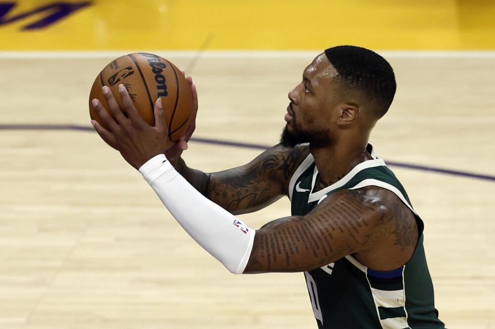 LILARDOV REKORD NA DEBIJU ZA MILVOKI: I Durent brojao do 39 za Finiks, ali nije mogao sam protiv Lejkersa! (VIDEO)