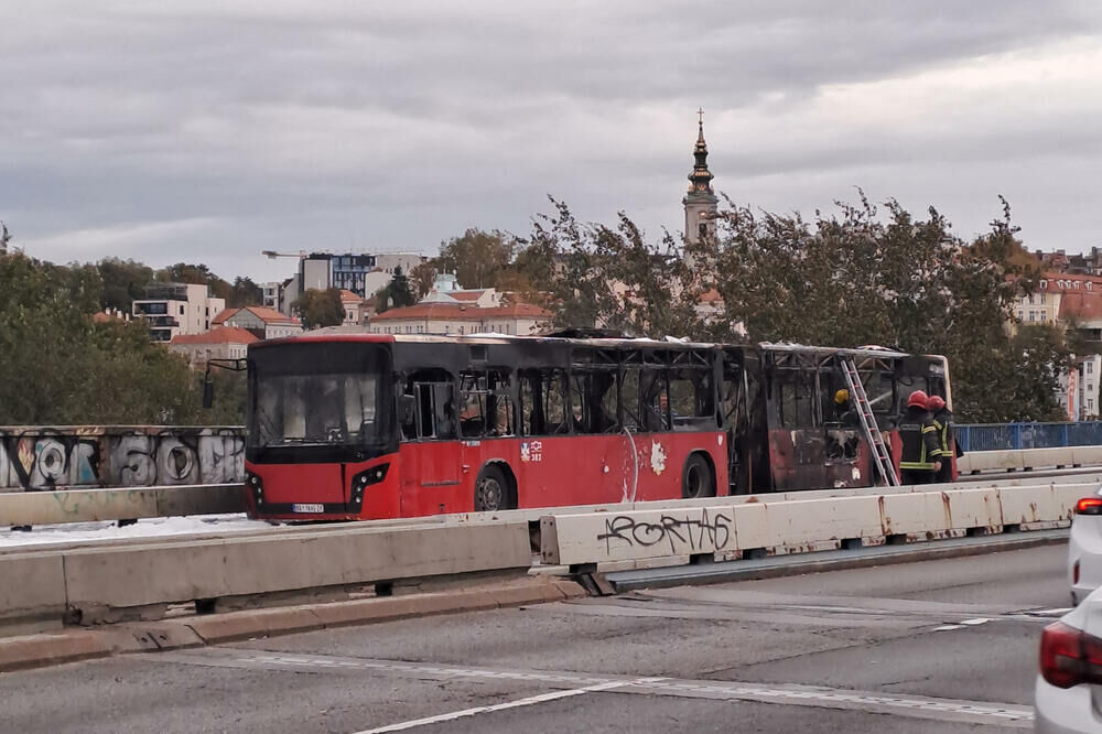 Autobus, Požar, Zapalio se autobus