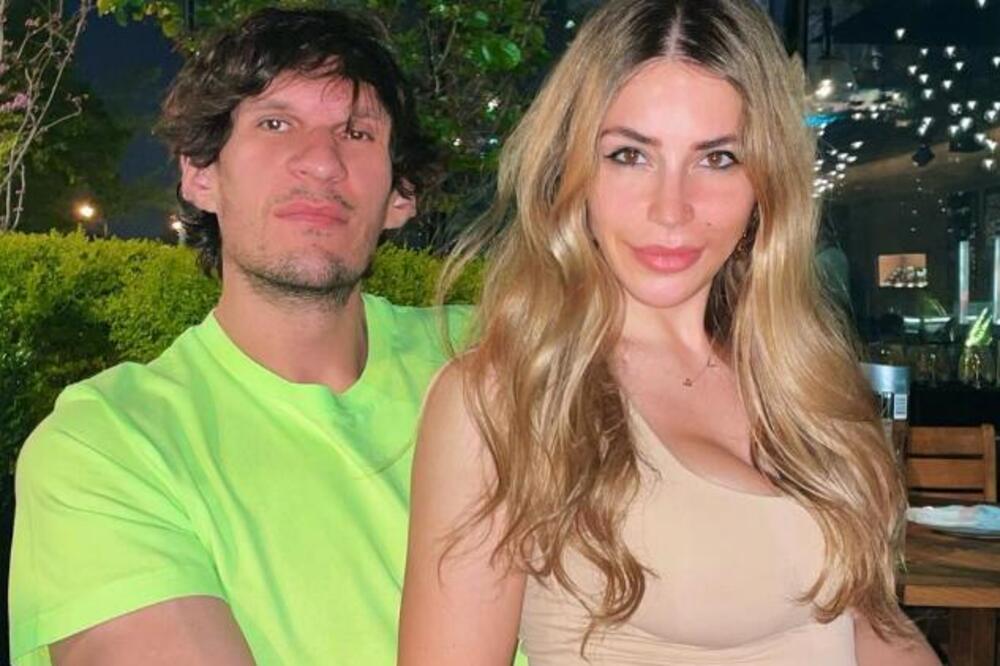 ŽENA BOBIJA MARJANOVIĆA JE PRAVA DŽEPNA VENERA! OBLINAMA PRKOSI GRAVITACIJI: Sitna i DINAMITNA, izgleda kao AVION!