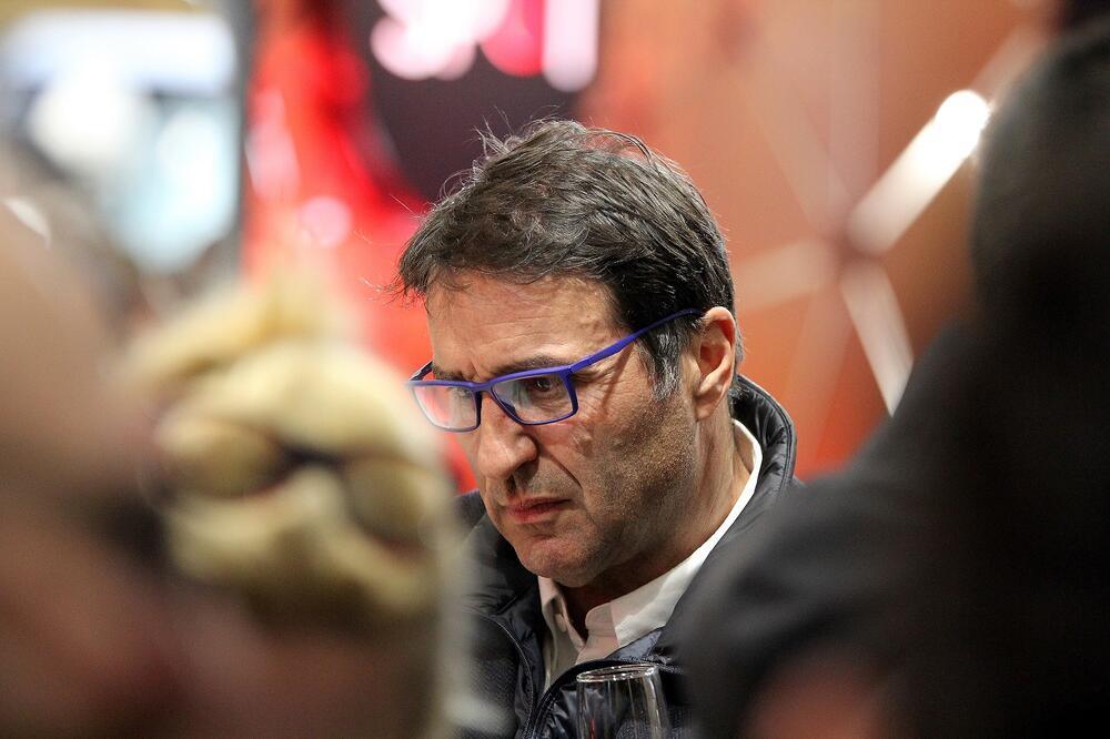 JEL MI TO DOBRO VIDIMO ILI NAS OČI VARAJU? Memedovićeva ĆERKA pazari POLOVNU GARDEROBU, ljudi ODUŠEVLJENI Mašom!