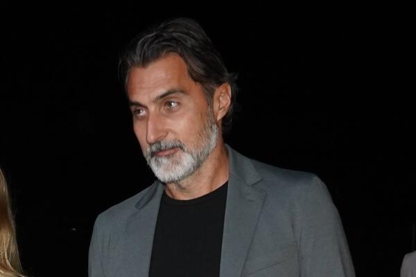 SVI ĆE SRBI BITI LJUBOMORNI NA ZIMONJIĆA KAD VIDE KAKVU ŽENU IMA: Uhvatio zanosnu DAMU i ne pušta, BOGINJA lepote