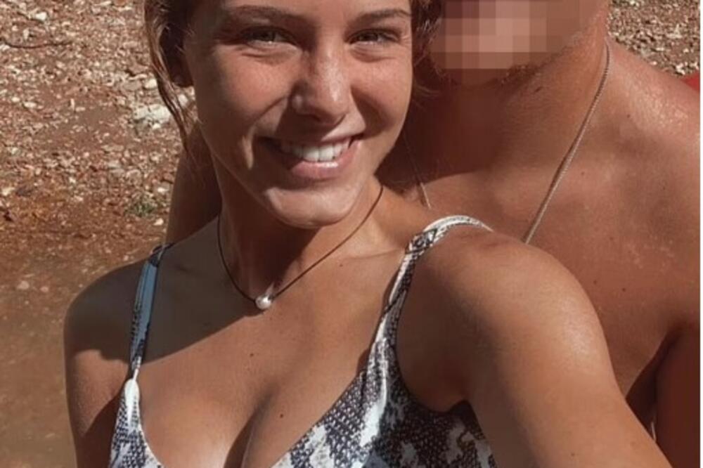 RAZVRATNA UČITELJICA SLALA EKSPLICITNE FOTOGRAFIJE UČENIKU: Tražila JEZIVE stvari dok joj muž nije kod kuće (FOTO)