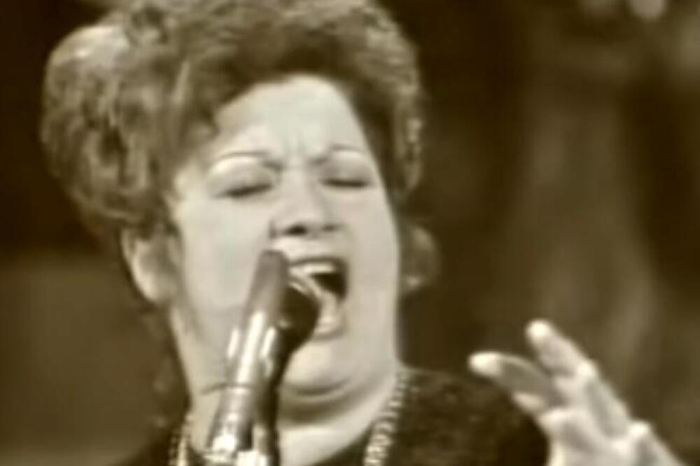 PORODICA JUGOSLOVENSKE PEVAČICE POTVRDILA NJENU SMRT: Cela JUGA je pevala njene PESME, samo ONA se "VRTELA" na TV-u