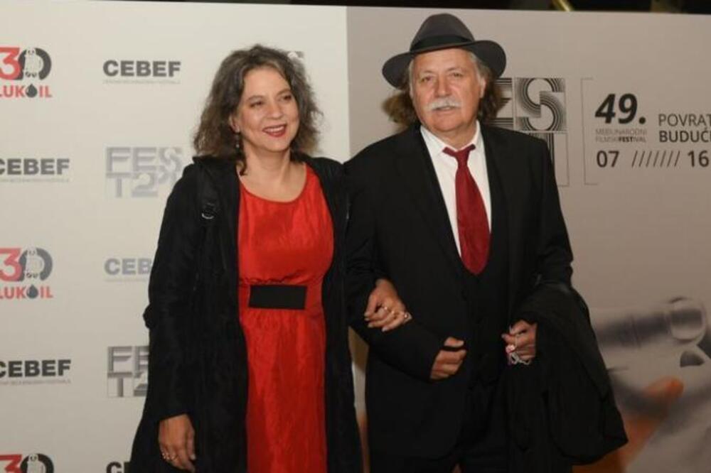 ON JE IMAO 43, A ONA 23 GODINE: Venčali su se u NAJVEĆEM ZANOSU, već tri decenije traje njihova LJUBAVNA BAJKA