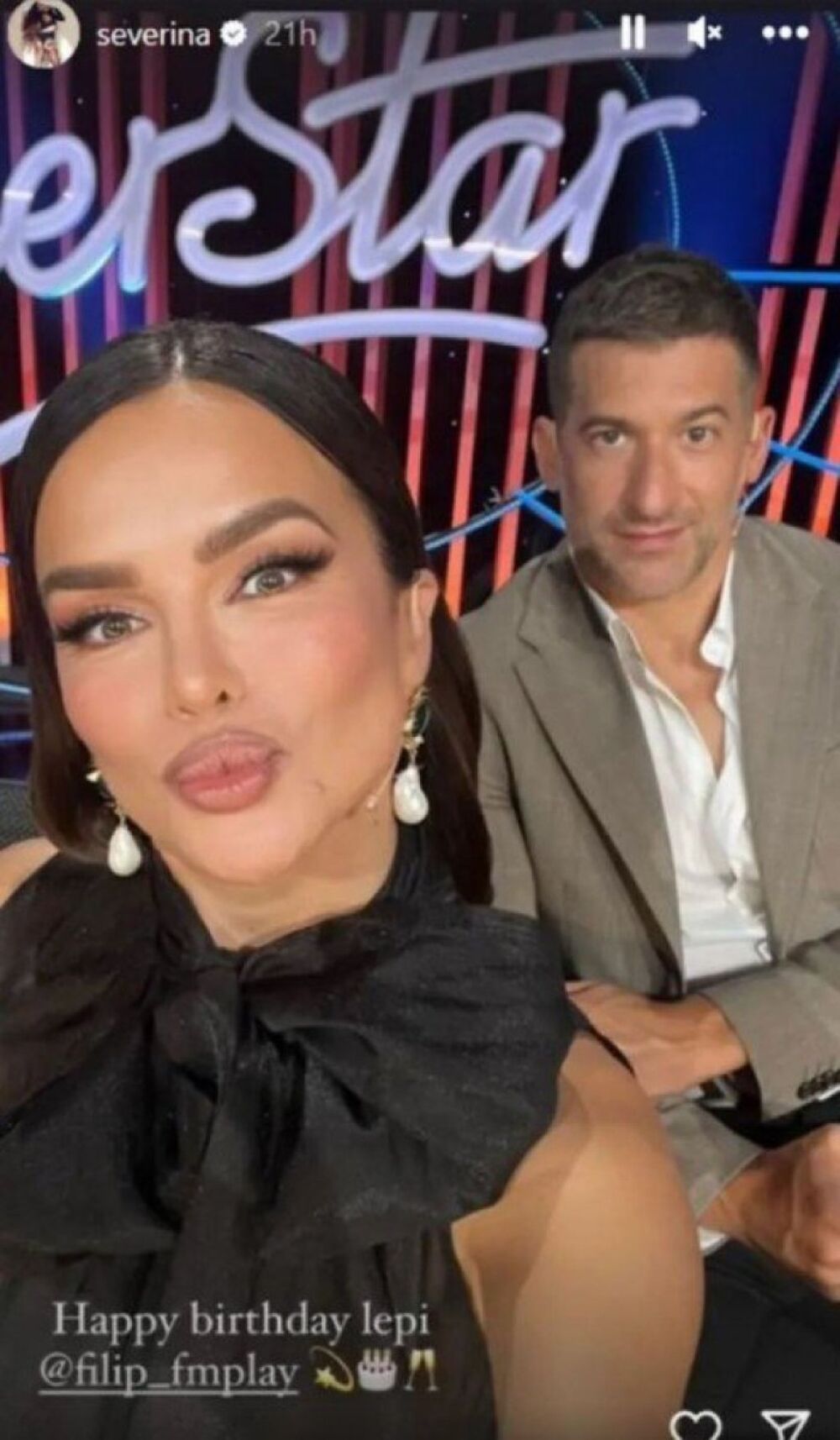 Ovom prilikom čestitala mu je rođendan