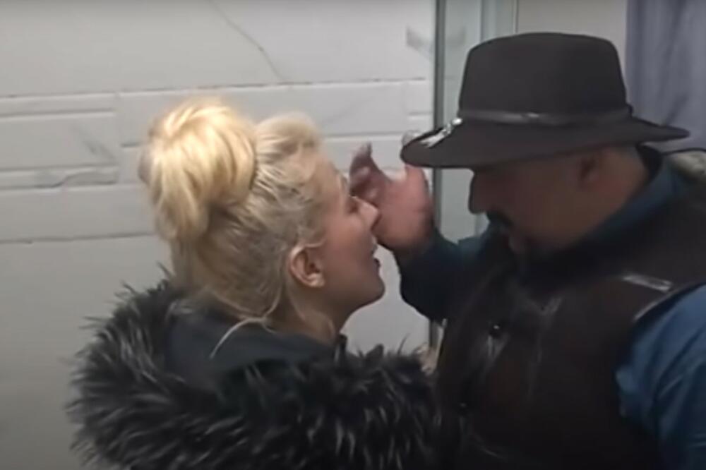 BILA U BURNOJ VEZI SA MIKIJEM ĐURIČIĆEM, A EVO KAKO SADA IZGLEDA: Društvo joj pravi ovaj POZNATI MUŠKARAC