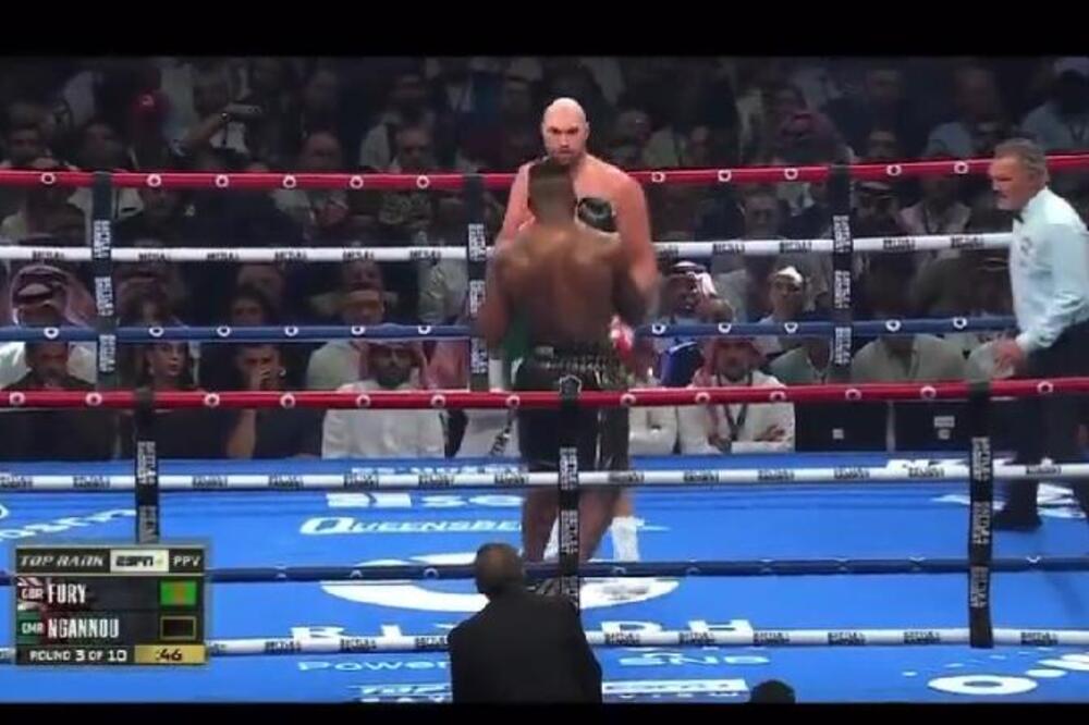 SUDIJE SPREČILE BRUKU FJURIJA! Kamerunac ga PATOSIRAO, ali Britanac slavio posle KONTROVERZNE ODLUKE! (VIDEO)