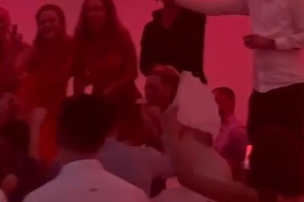 "SVEKRVO, SREĆNO TI S OVAKVOM SNAJOM" : Ova mlada na svadbi je RAZBESNELA ČITAVU SRBIJU (VIDEO)