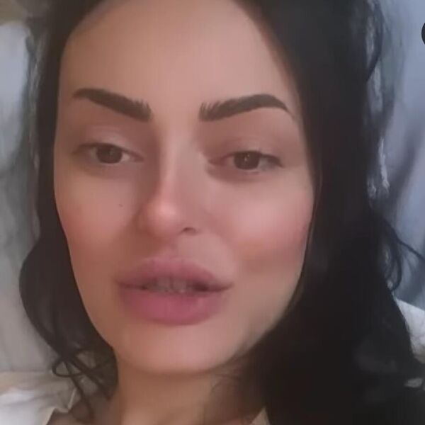 "REZALI SU KOSTI I REKLI DA ĆE MI LEVA STRANA VISITI": Jeleni otkriven tumor, ona šokirala detaljima