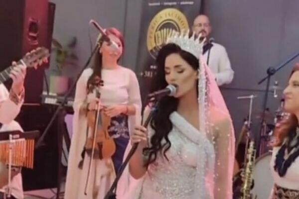 MLADA ZAPEVALA "AJDE JANO" I ODUŠEVILA SVE: Hit snimak iz Banjaluke, ovo još NISTE VIDELI! (VIDEO)