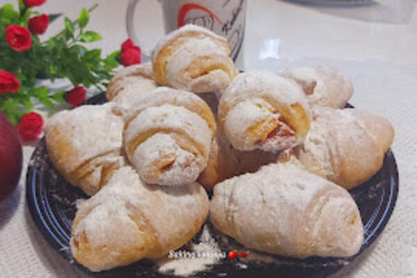 BAKIN RECEPT ZA SLATKE KIFLICE SA PEKMEZOM BEZ KVASCA: Vazdušaste i meke, odmah se peku - idealne za svaku priliku