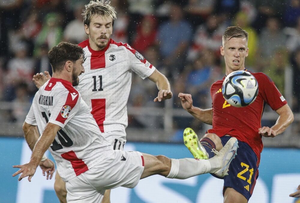 Dani Olmo (desno) u dresu reprezentacije Španije