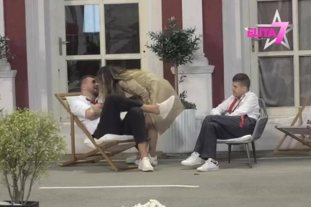 E, SADA JE ZVANIČNO! PAO PRVI POLJUBAC ANELI I JANJUŠA: Usne im se DODIRNULE, Uroš presrećan!