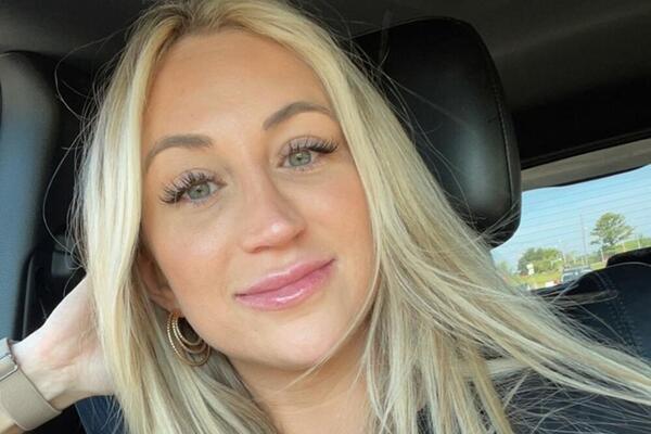 DVE POHOTNE NASTAVNICE ORGIJALE TOKOM NOĆI: Snimale VRELE SCENE, a skandal TRESE SREDNJU školu (FOTO)