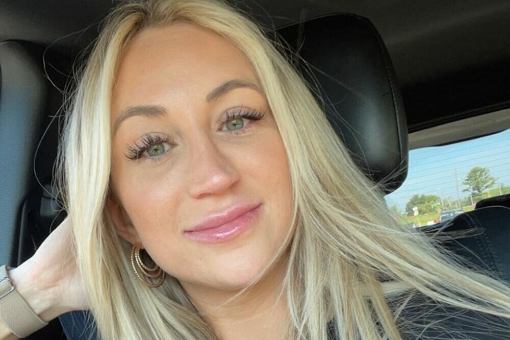 DVE POHOTNE NASTAVNICE ORGIJALE TOKOM NOĆI: Snimale VRELE SCENE, a skandal TRESE SREDNJU školu (FOTO)