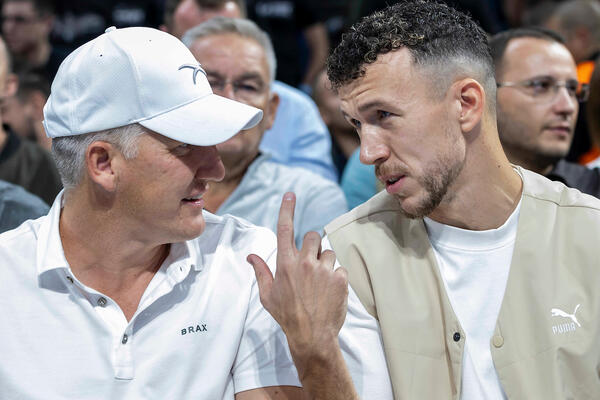 ŠVAJNŠTAJGER PONOVO GLEDA VEČITI DERBI! Srpski zet u društvu čuvenog Hrvata (FOTO)