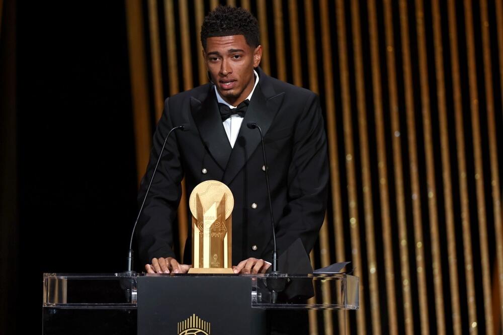 BELINGEM OSVOJIO KOPA TROFEJ! Vezista Reala najbolji mladi fudbaler sveta (VIDEO/FOTO)