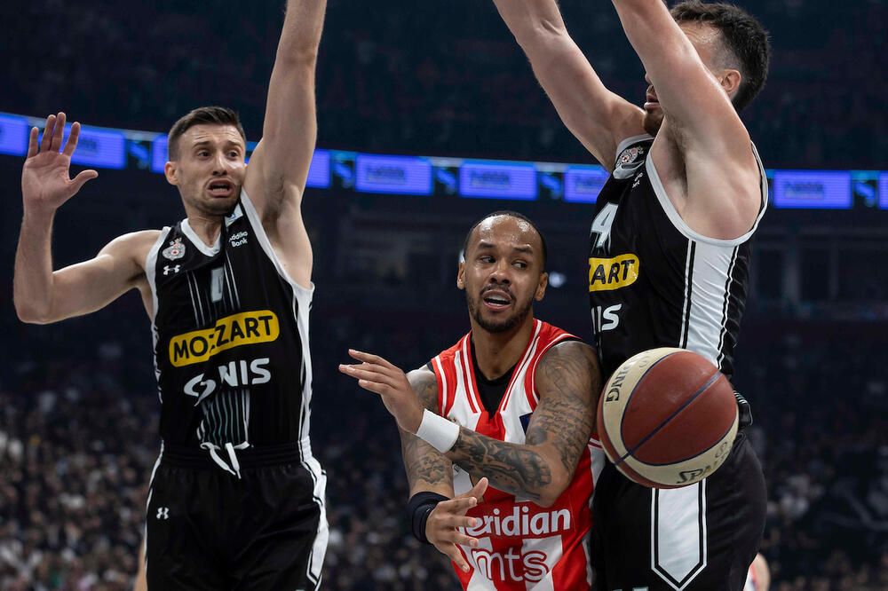 ZVEZDA I PARTIZAN RATUJU OKO POJAČANJA? Igrao je u ABA ligi, a nedavno je crno-belima "sasuo" 33 poena