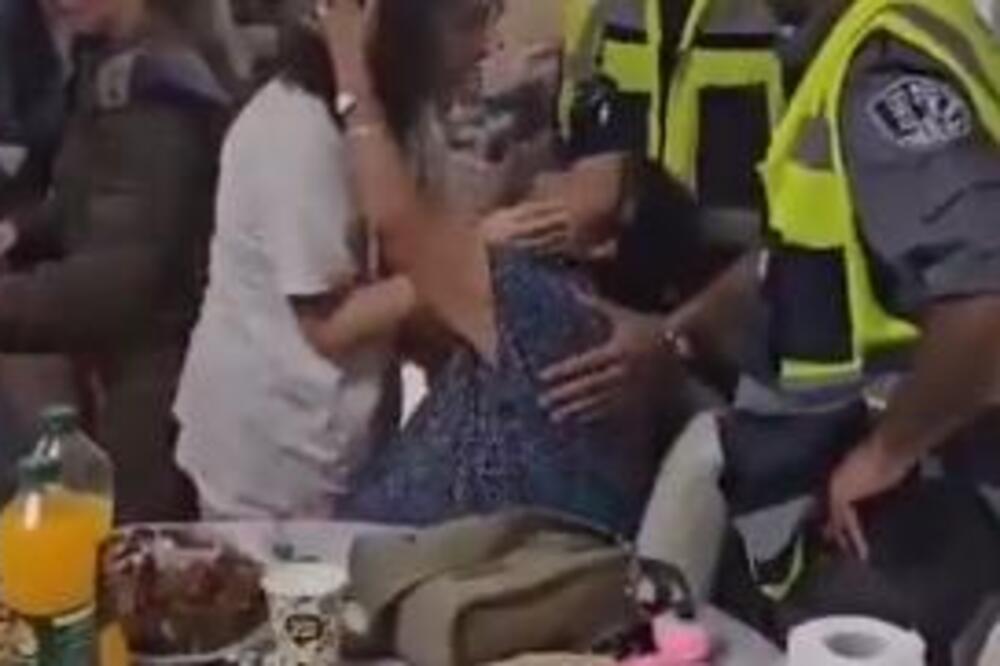 OVO JE MOMENAT KADA SE DEVOJKA KOJU JE NAVODNO OTEO HAMAS VRAĆA KUĆI: Snimak kida dušu (VIDEO)