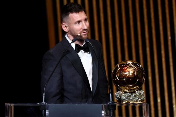 NAJEŽIĆETE SE: Ceo svet sluša reči Lionela Mesija - nije imao dilemu kome će posvetiti "Zlatnu loptu"! (VIDEO)