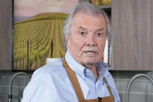 POZNATI KUVAR (87) OTKRIO ŠTA JEDE PRED SPAVANJE DA BI ŽIVEO DUŽE: Svako veče UMOČI OVO U DŽIN za DUG ŽIVOT