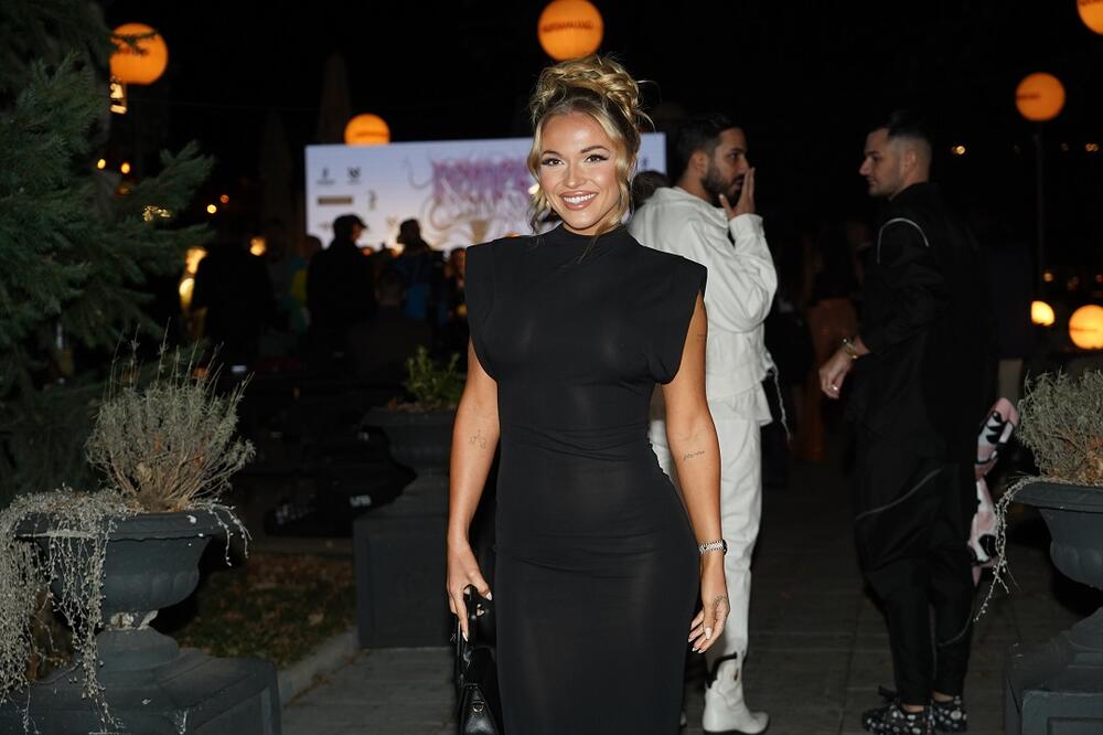 TEODORA DŽEHVEROVIĆ POKAZALA OŽILJKE POSLE OPERACIJE! UZNEMIRUJUĆI SADRŽAJ POTRESAO MNOGE: Pevačica sve OBJAVILA