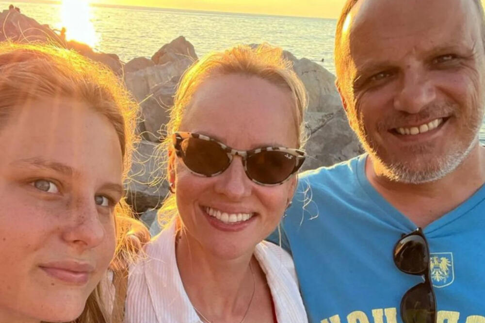 MAJKO MILA, KAKVA STANČINA NA DVA SPRATA! GLUMAČKI PAR POKAZAO GDE ŽIVI SA ĆERKOM: San svake osobe je da NOĆI ovde