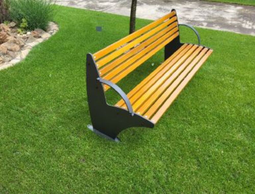 Nova klupa u Novom Sadu