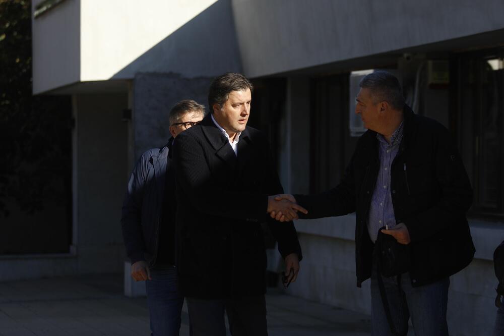 DEJAN BODIROGA DOŠAO DA ISPRATI SINA MIRKA KODIĆA: Bivši košarkaš slomljen od BOLA