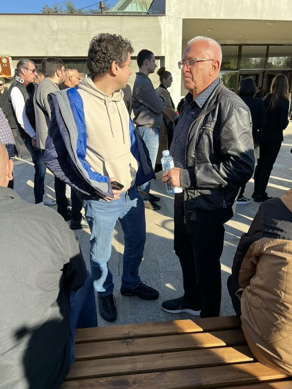 Nikola, najbolji drug pokojnog Aleksandra Kodića bio je sestrić pevača Ere Ojdanića, koji je zajedno sa ujakom došao da na večni počinak isprati prijatelja