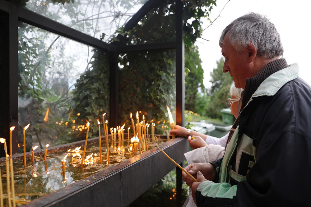 DANAS SU OCI, SVA DECA, I VELIKA I MALA VEZUJU OČEVE: Ovo su običaji za veliki porodični praznik