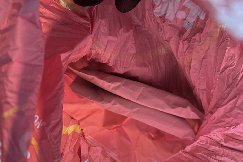 DOŠLI NA GRANICU, A REKLI DA NEMAJU ŠTA DA PRIJAVE! Carinici otvorili autobus, a ono u njemu... (FOTO)