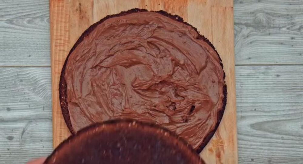 Filovanje torte sa čokoladom i bademom