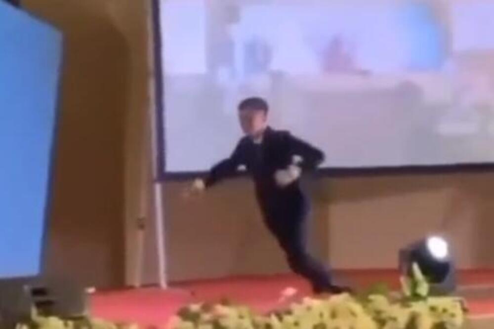 POPEO SE NA BINU, A ONDA SE SAPLEO: U tom trenutku uradio je nešto FASCINANTNO, ostali su bez reči... (VIDE)