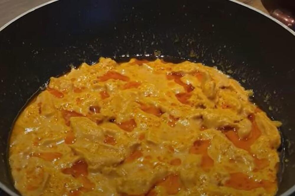 AKO VAM SE SMUČILO DA JEDETE SVAKI DAN ISTO, NAPRAVITE PILETINU U OVOM SOSU: Davićete se u SAFTU neobičnog jela